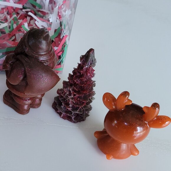 CHRISTMAS SET 5pc Resin Figurines REDS Santa Reindeer Tree HANDMADE Decor New - Picture 4 of 4